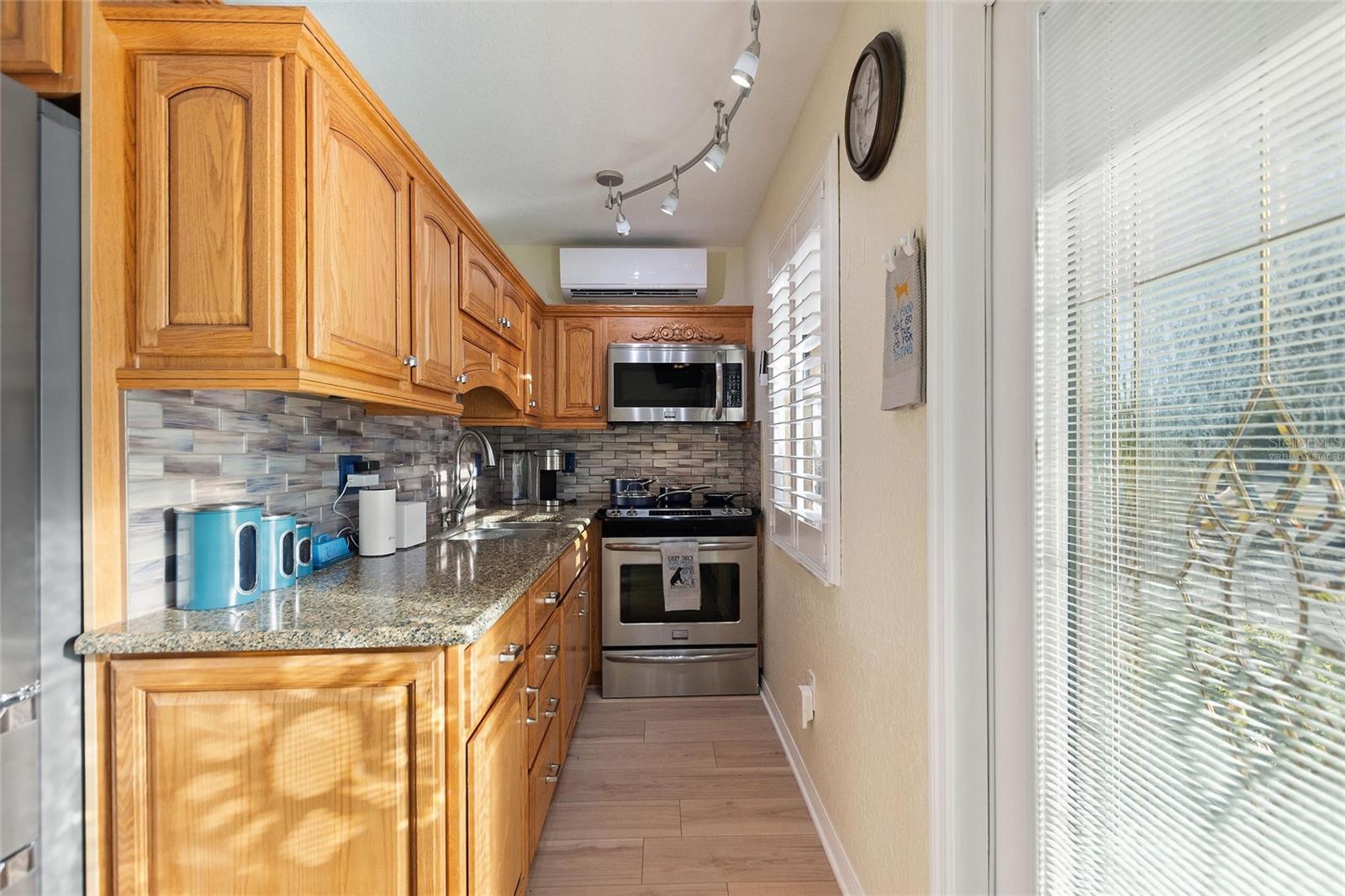 Image 22 of 57 For 561 Meandering Way