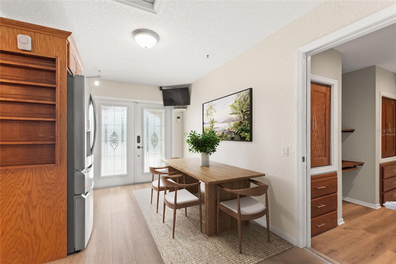 Image 23 of 57 For 561 Meandering Way