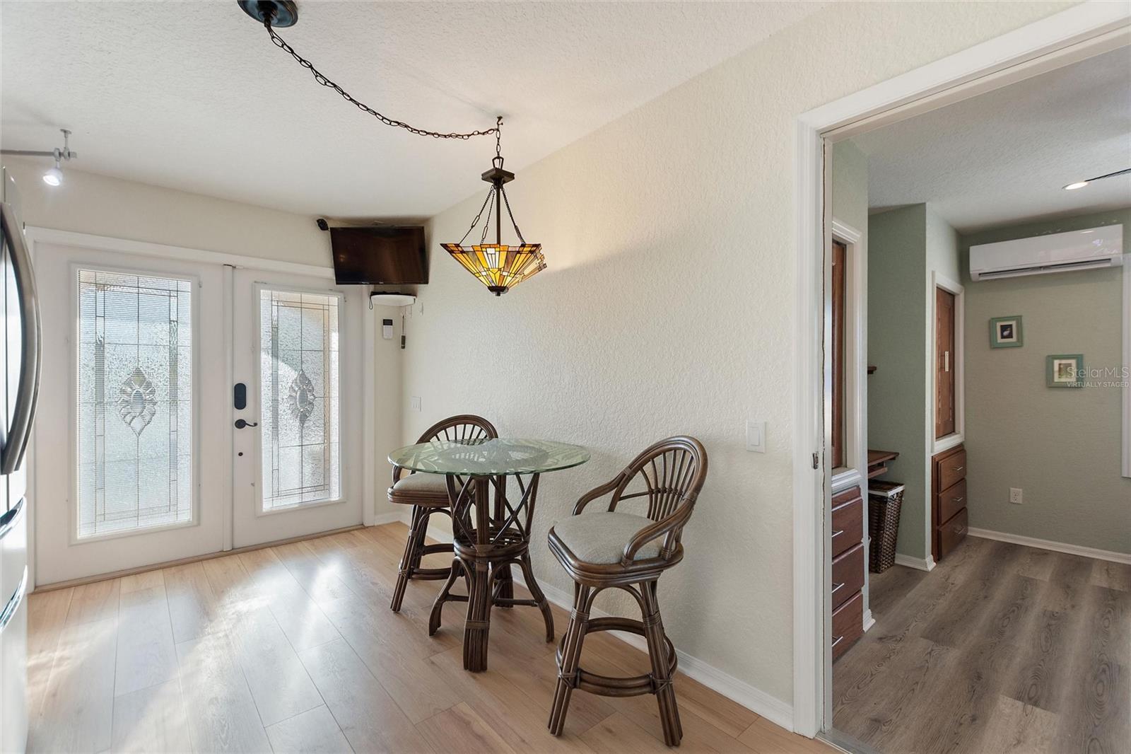 Image 25 of 57 For 561 Meandering Way