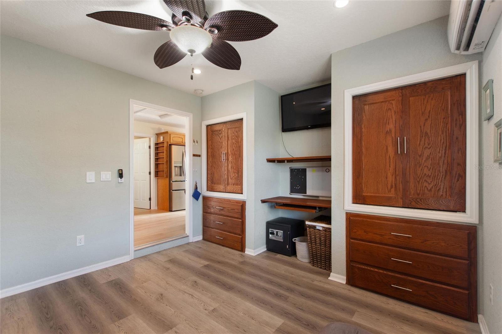 Image 28 of 57 For 561 Meandering Way