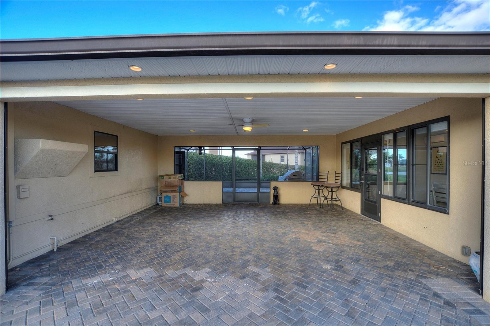 Image 31 of 57 For 561 Meandering Way