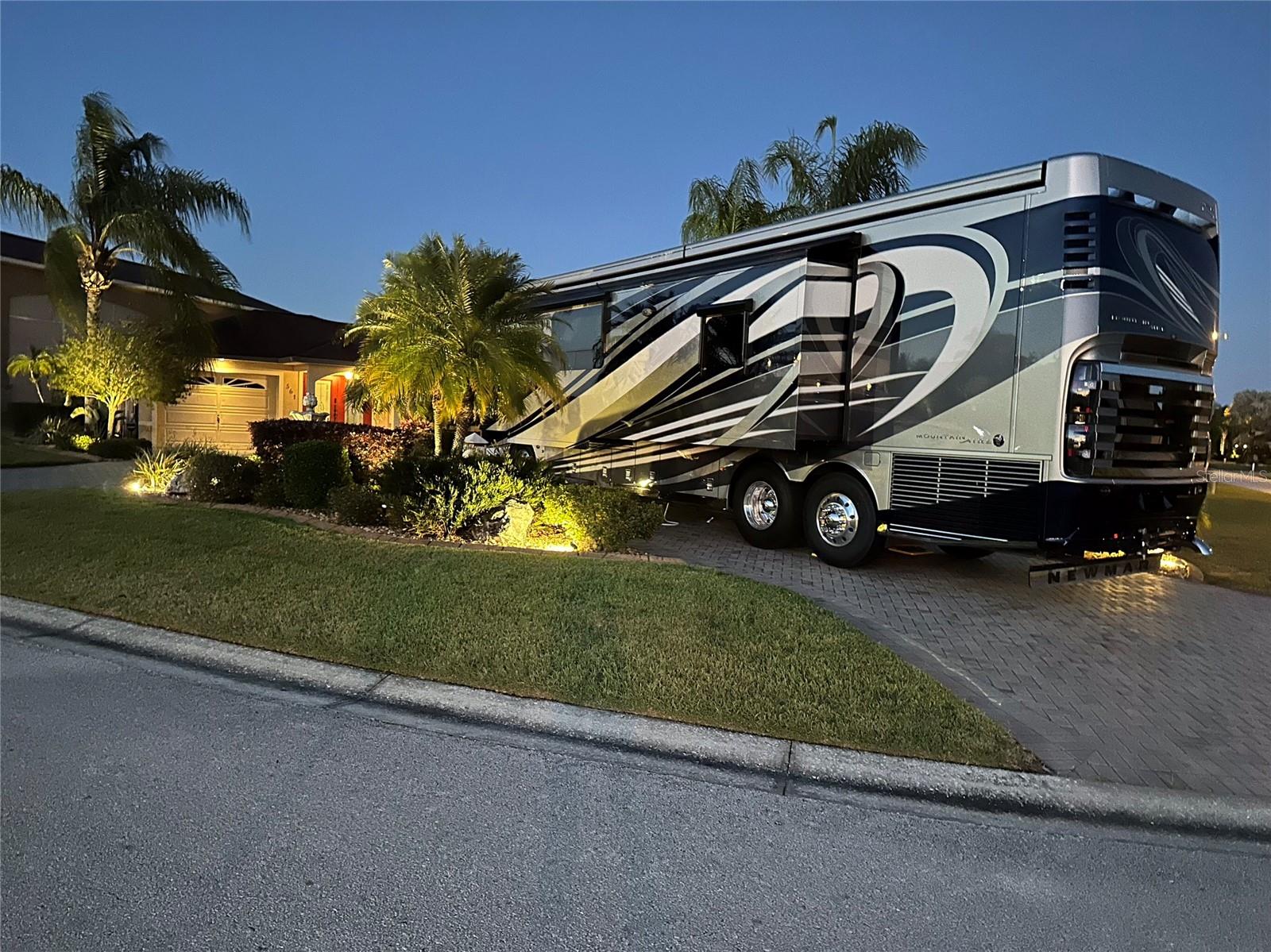 Image 7 of 57 For 561 Meandering Way