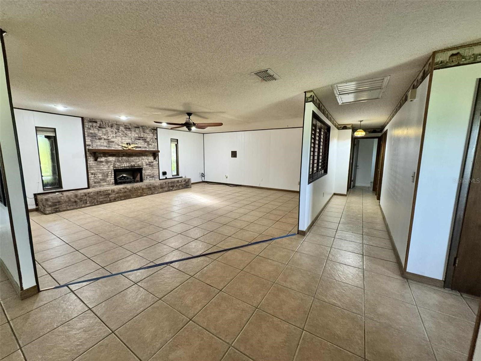 Listing photo id 9 for 2809 State Road 557