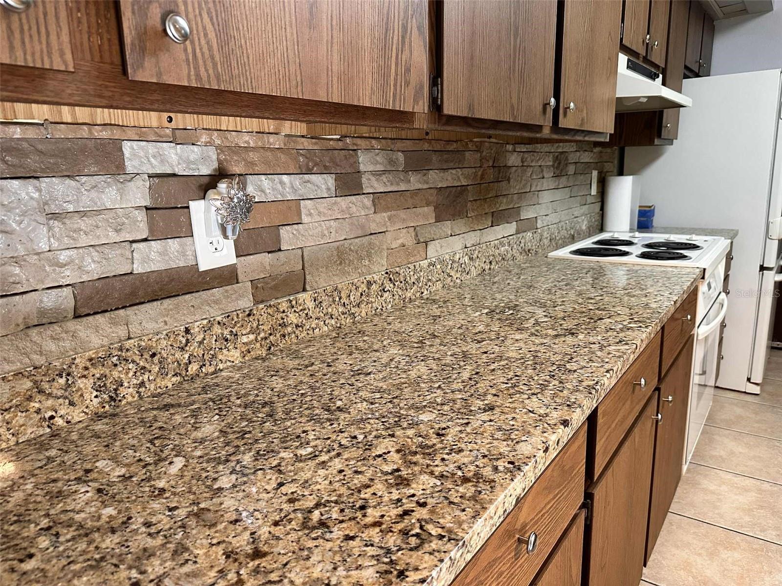 Listing photo id 12 for 2809 State Road 557