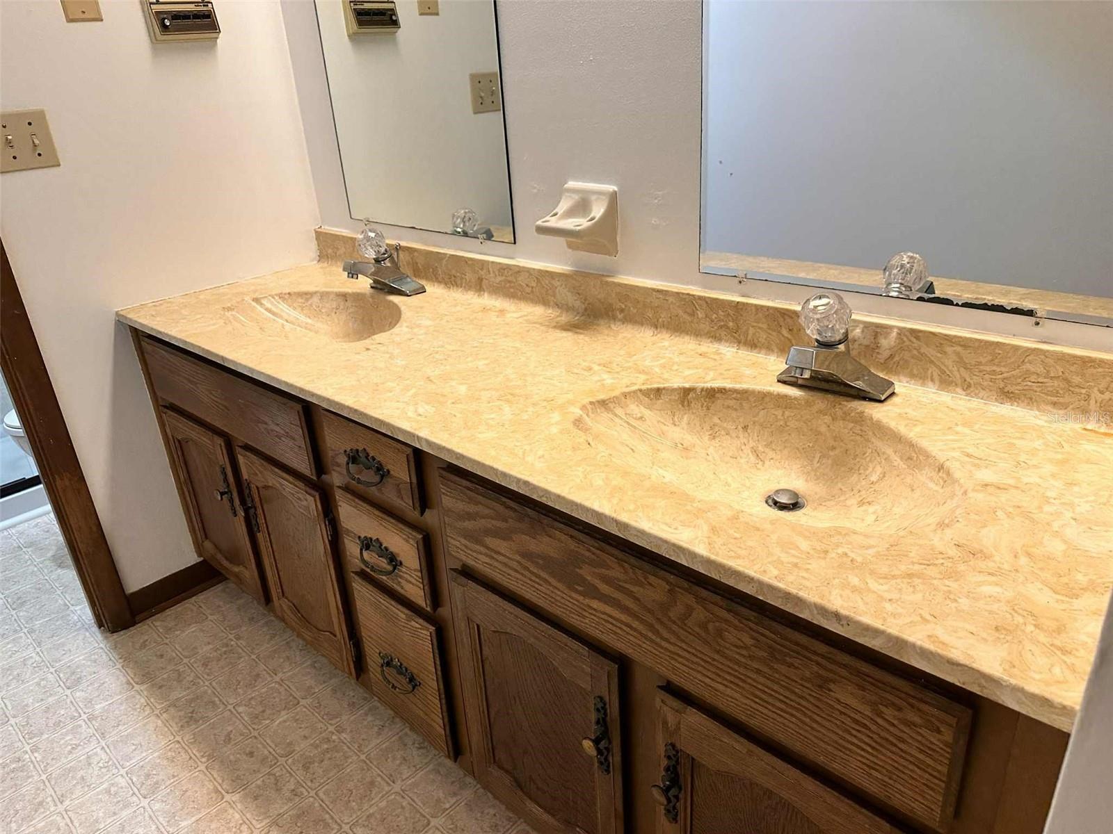 Listing photo id 13 for 2809 State Road 557