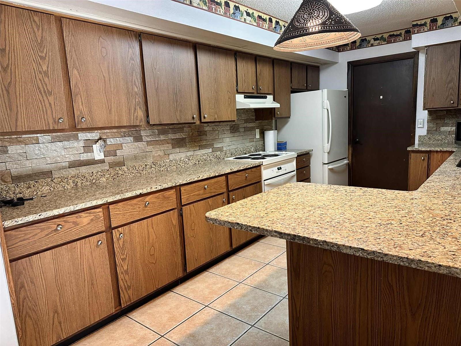 Listing photo id 7 for 2809 State Road 557