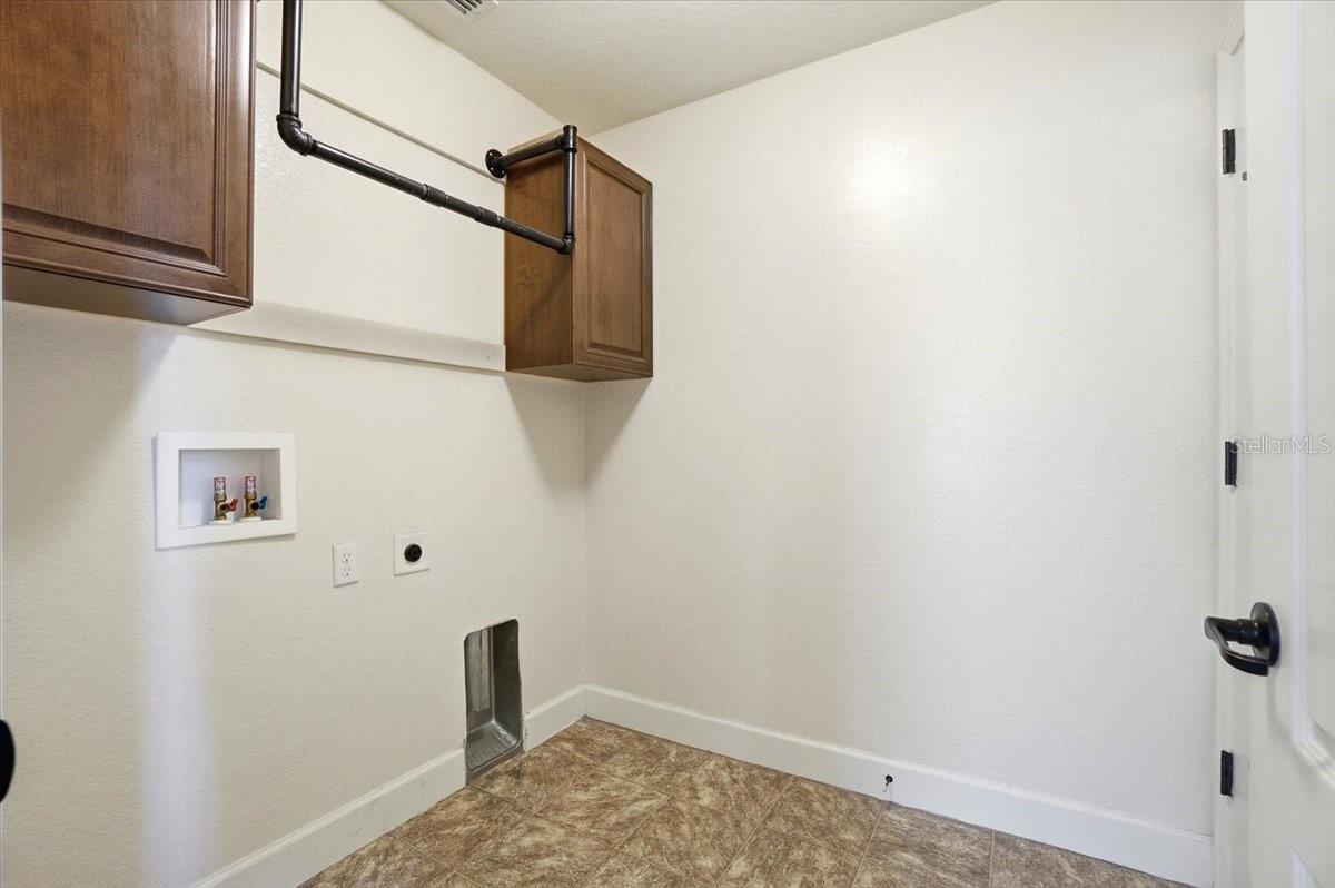 Image 37 of 45 For 6330 Silver Leaf Lane