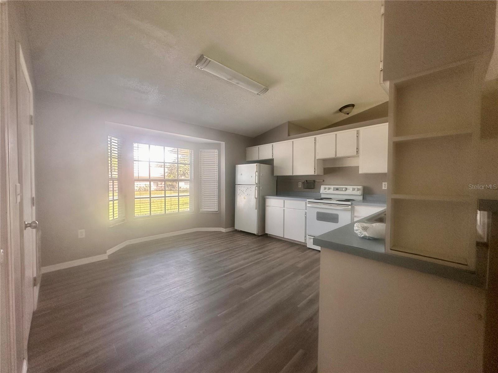 Image 4 of 10 For 553 Garfield Avenue Ne