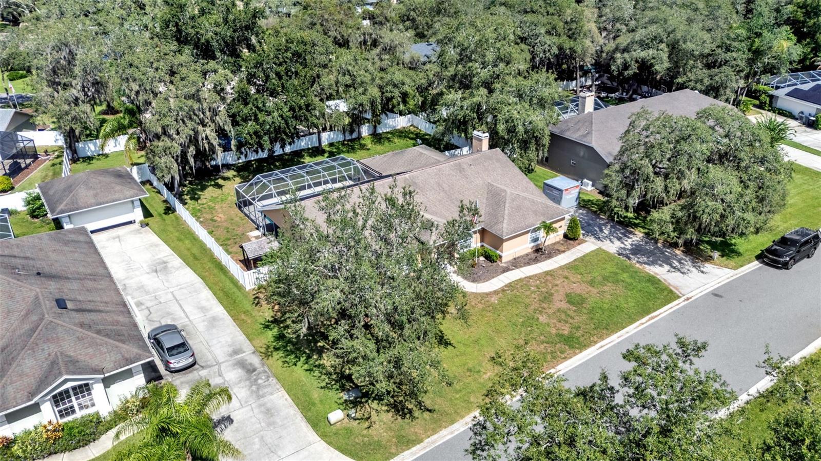 Image 21 of 61 For 1702 Sherwood Lakes Boulevard