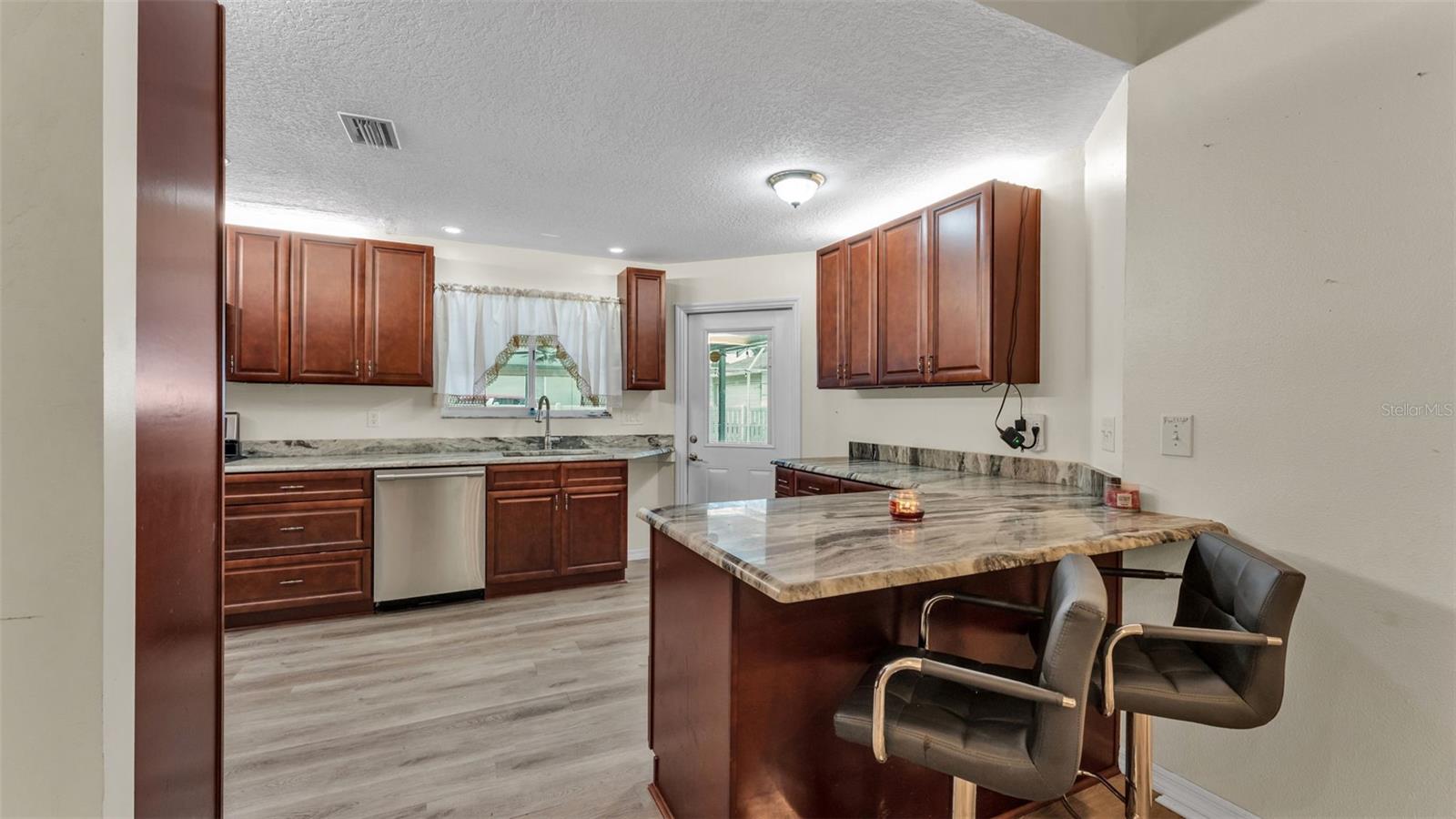 Image 24 of 61 For 1702 Sherwood Lakes Boulevard