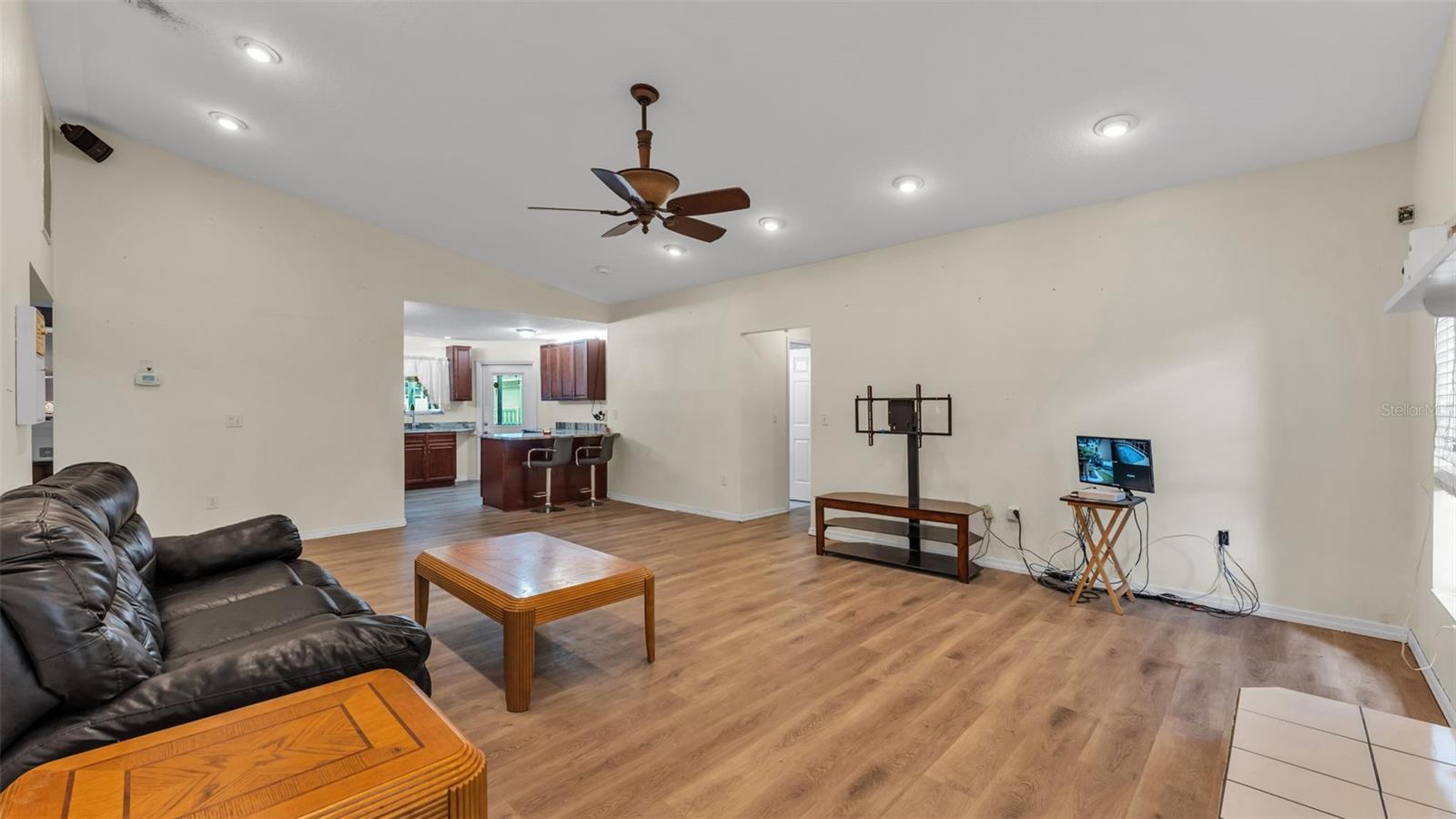 Image 30 of 61 For 1702 Sherwood Lakes Boulevard
