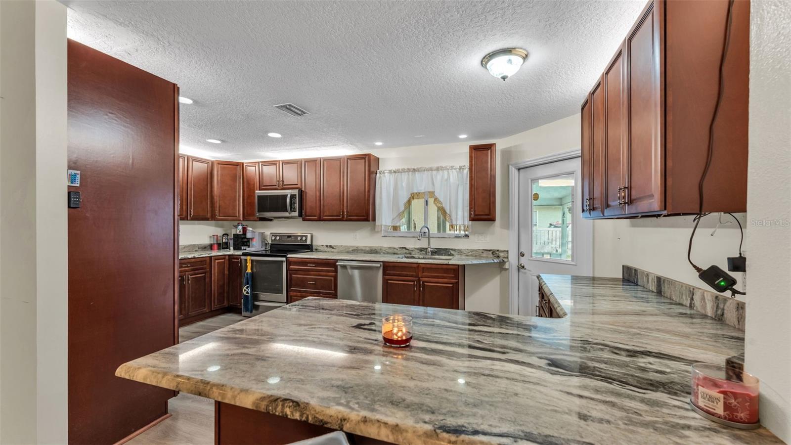 Image 4 of 61 For 1702 Sherwood Lakes Boulevard