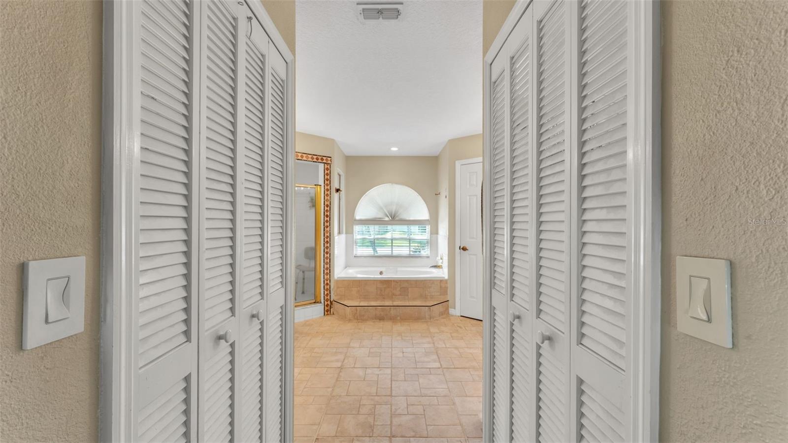 Image 45 of 61 For 1702 Sherwood Lakes Boulevard