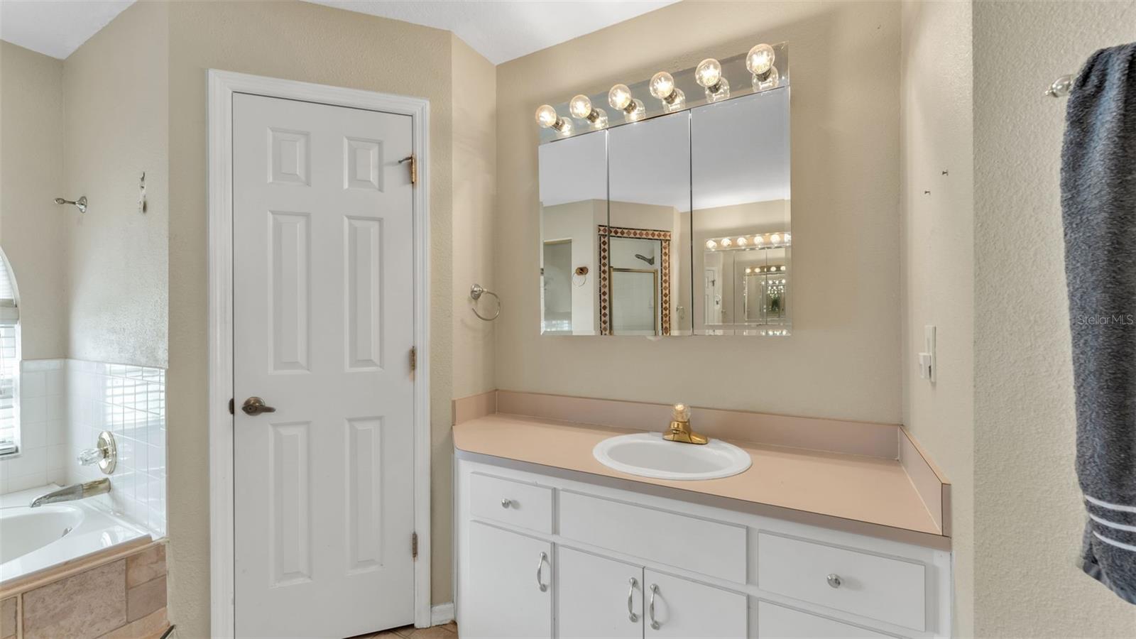 Image 47 of 61 For 1702 Sherwood Lakes Boulevard
