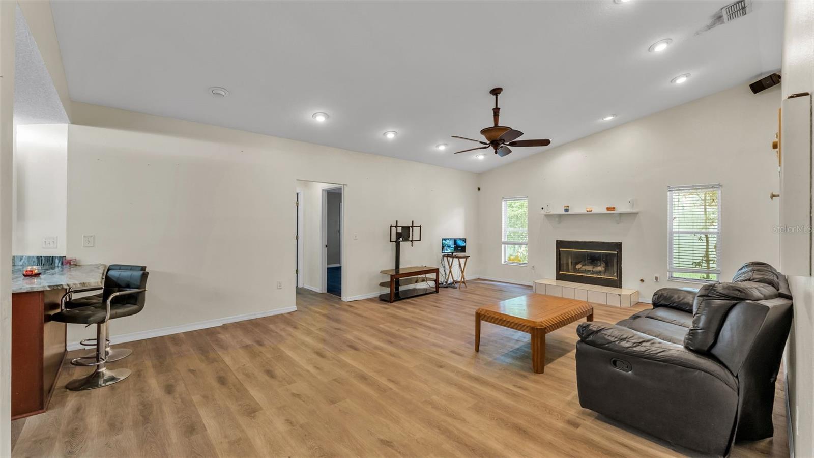 Image 6 of 61 For 1702 Sherwood Lakes Boulevard