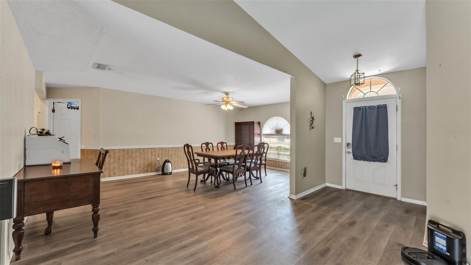 Image 9 of 61 For 1702 Sherwood Lakes Boulevard