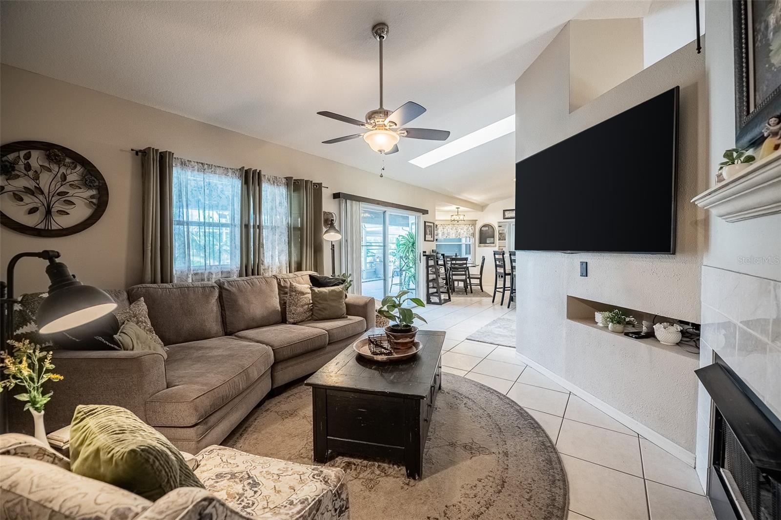 Image 17 of 83 For 6309 Avocado Dr