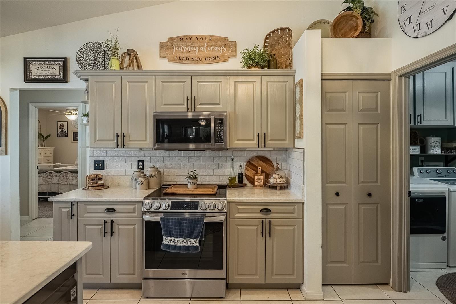 Image 33 of 83 For 6309 Avocado Dr