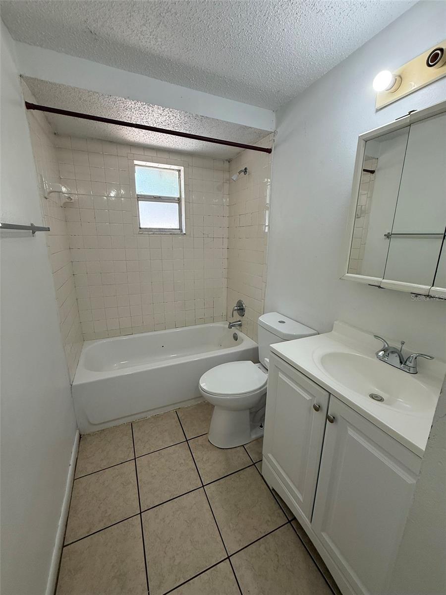 Image 11 of 17 For 1008 Melrose Street B