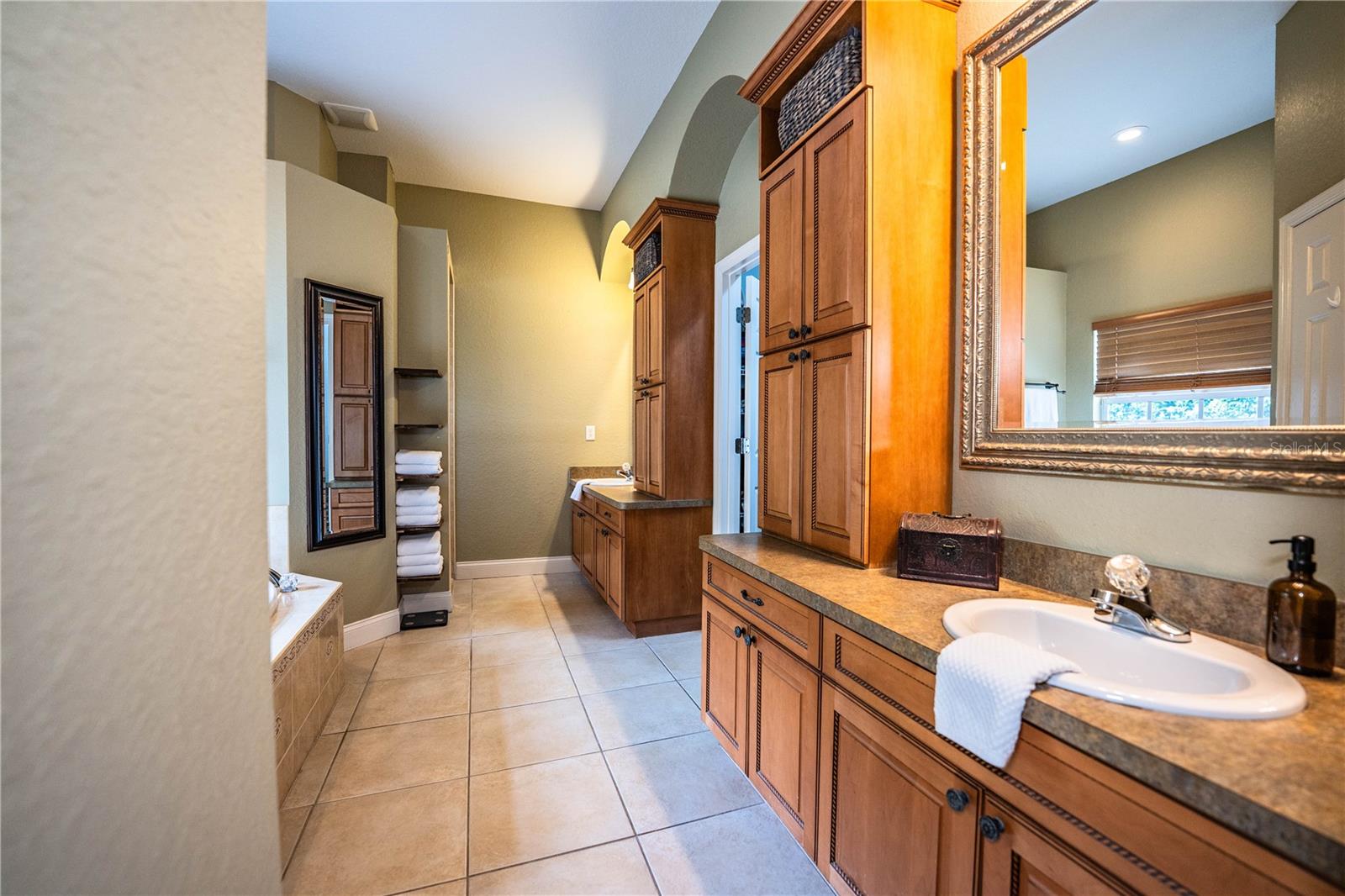 Image 20 of 73 For 3214 Gardner Oaks Lane