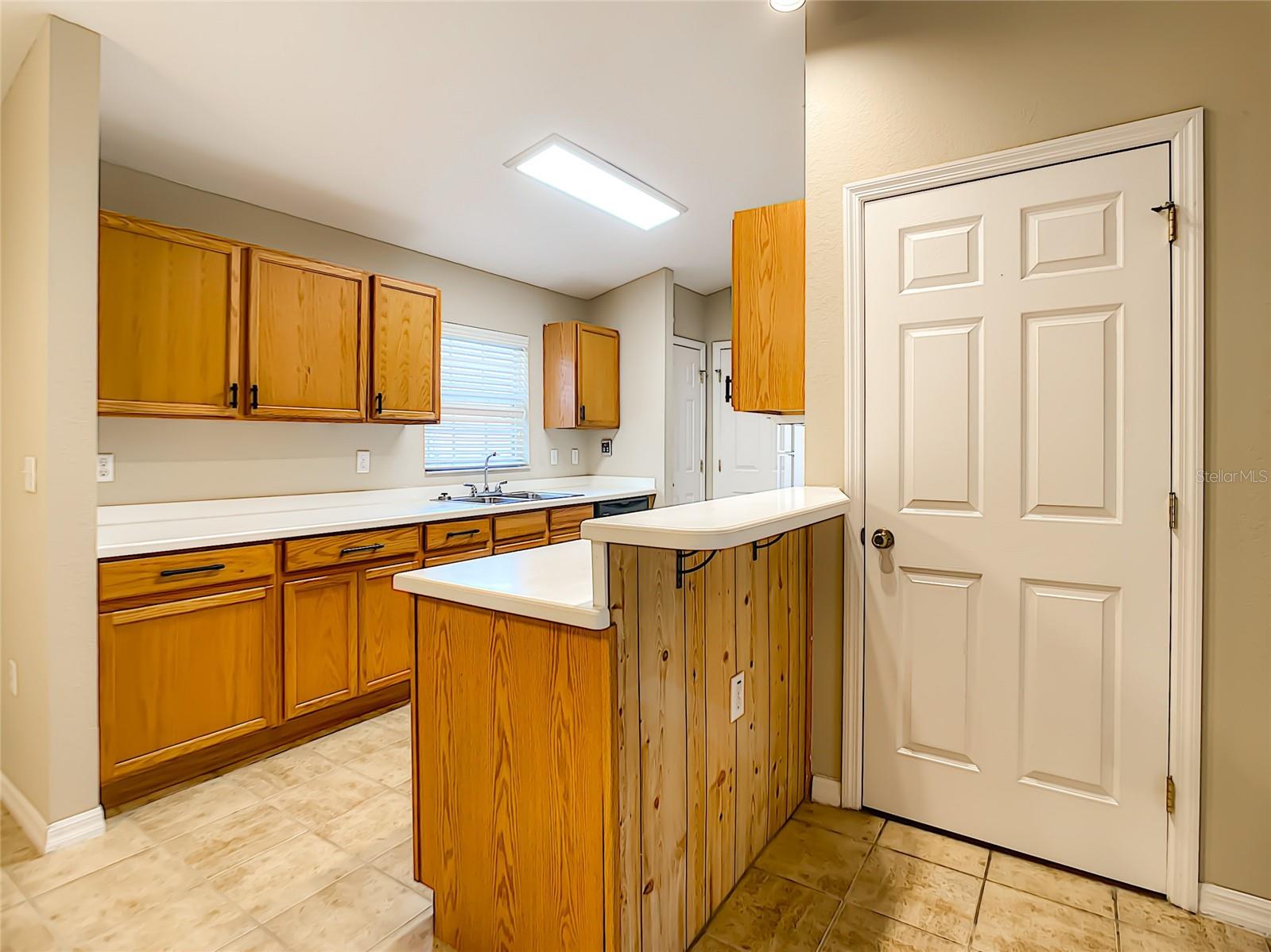 Image 7 of 30 For 2731 Fletcher Avenue