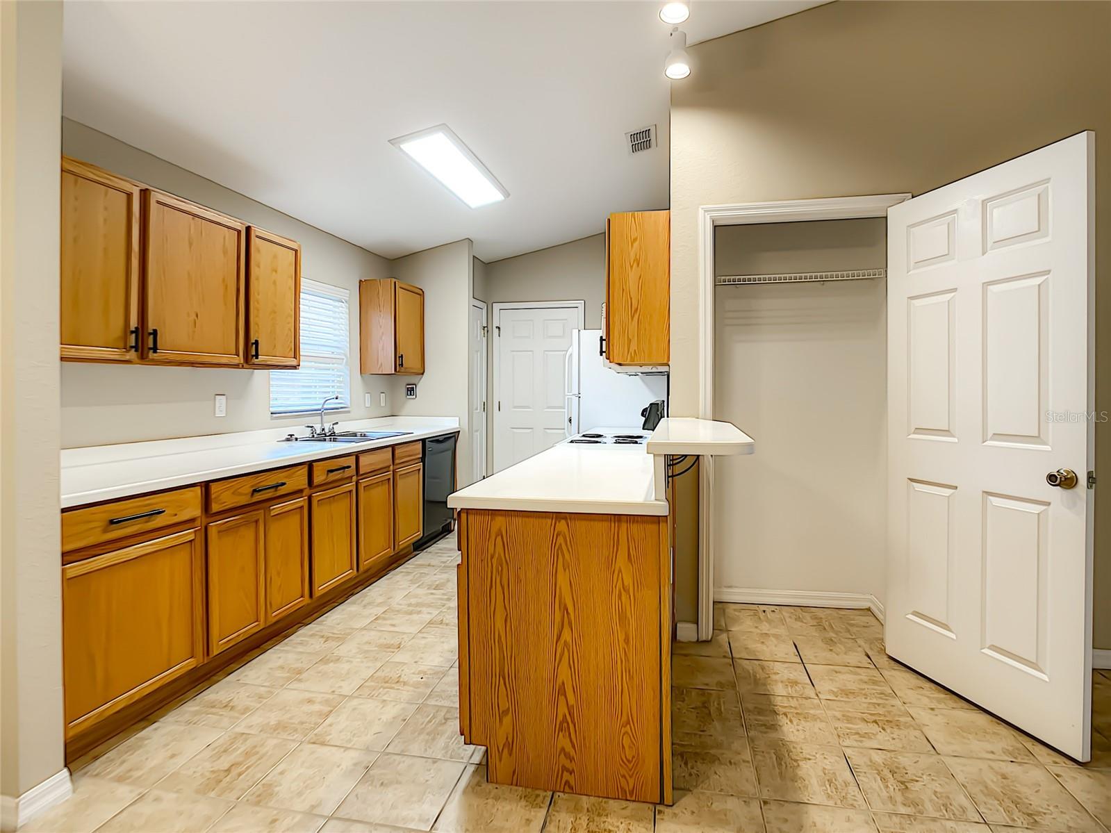 Image 9 of 30 For 2731 Fletcher Avenue