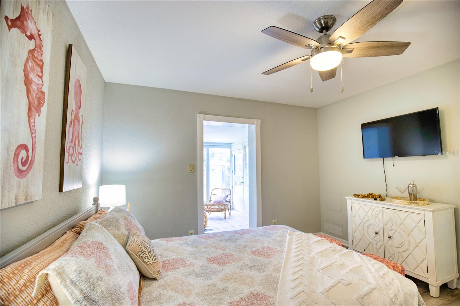 Image 17 of 21 For 473 Rotonda Circle