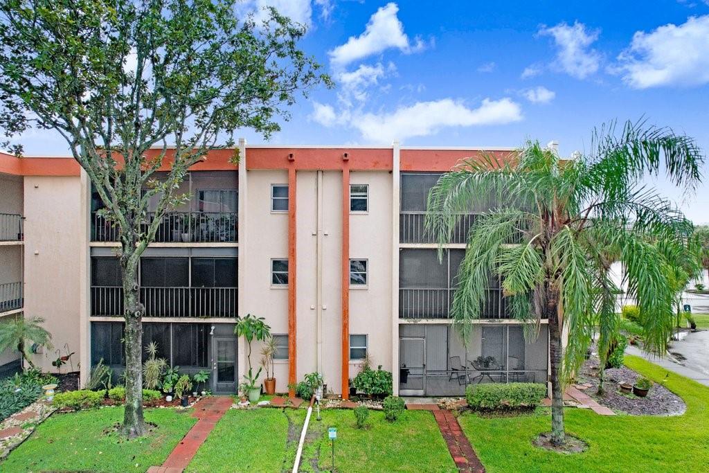 Image 29 of 32 For 1130 Lake Parker Avenue E231