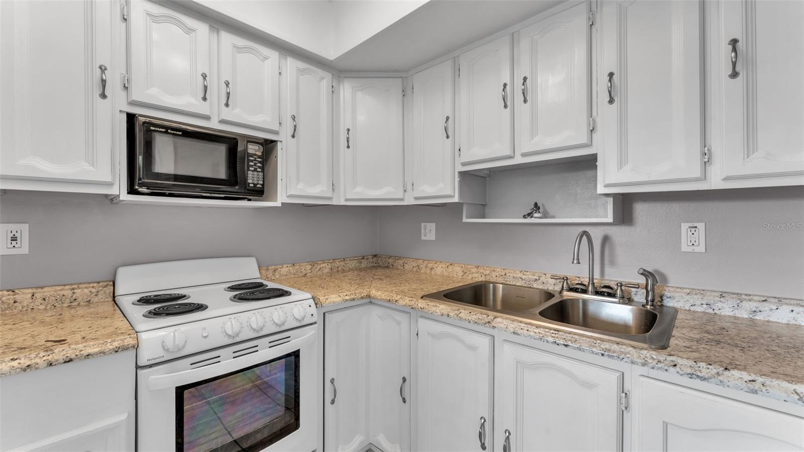 Image 7 of 25 For 730 Erie Court