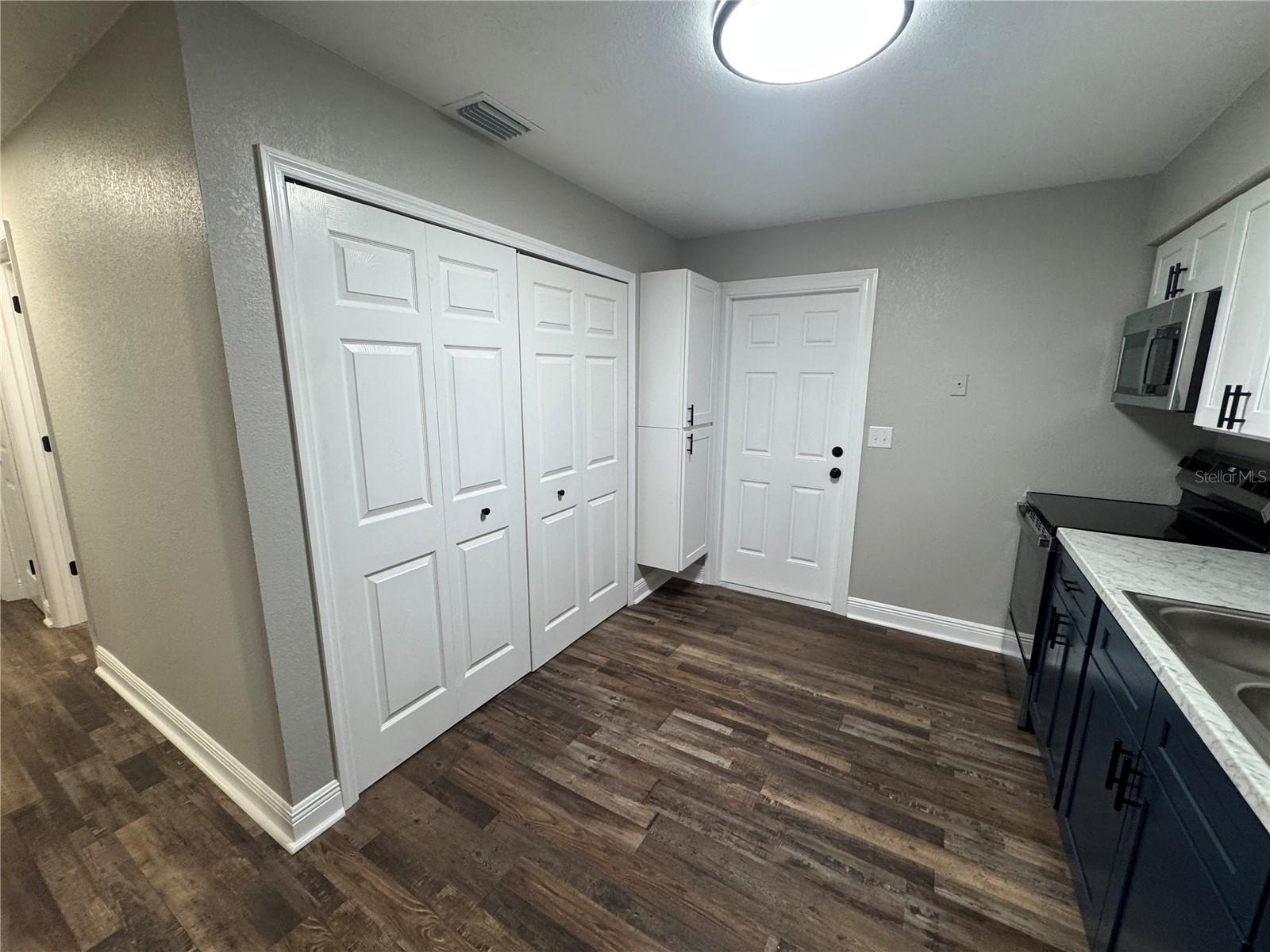 Image 5 of 10 For 505 Searcy Avenue A