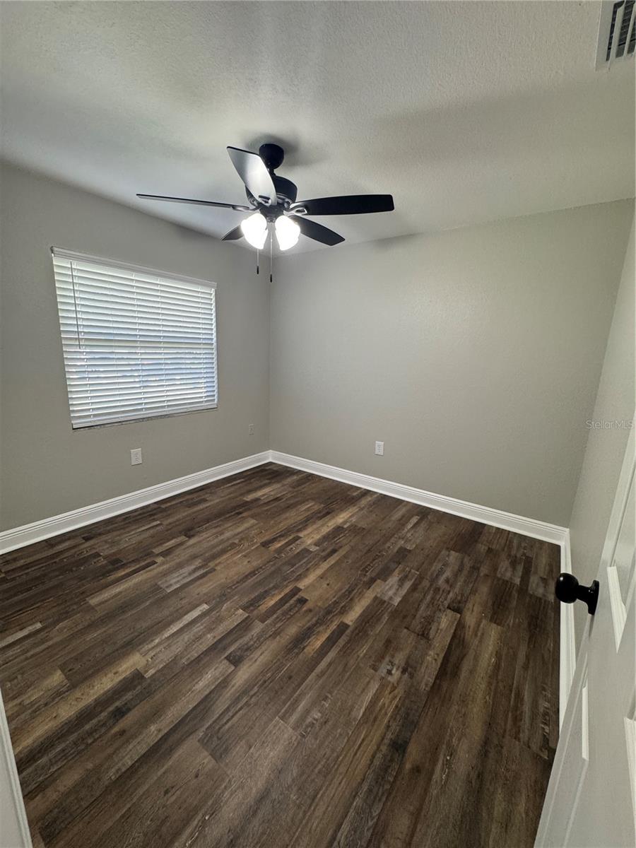Image 6 of 10 For 505 Searcy Avenue A