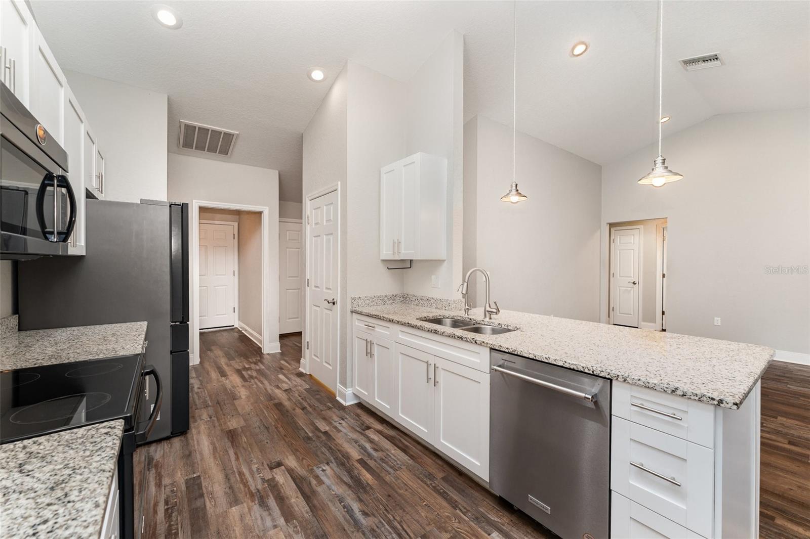 Image 8 of 30 For 912 Avenue F Ne