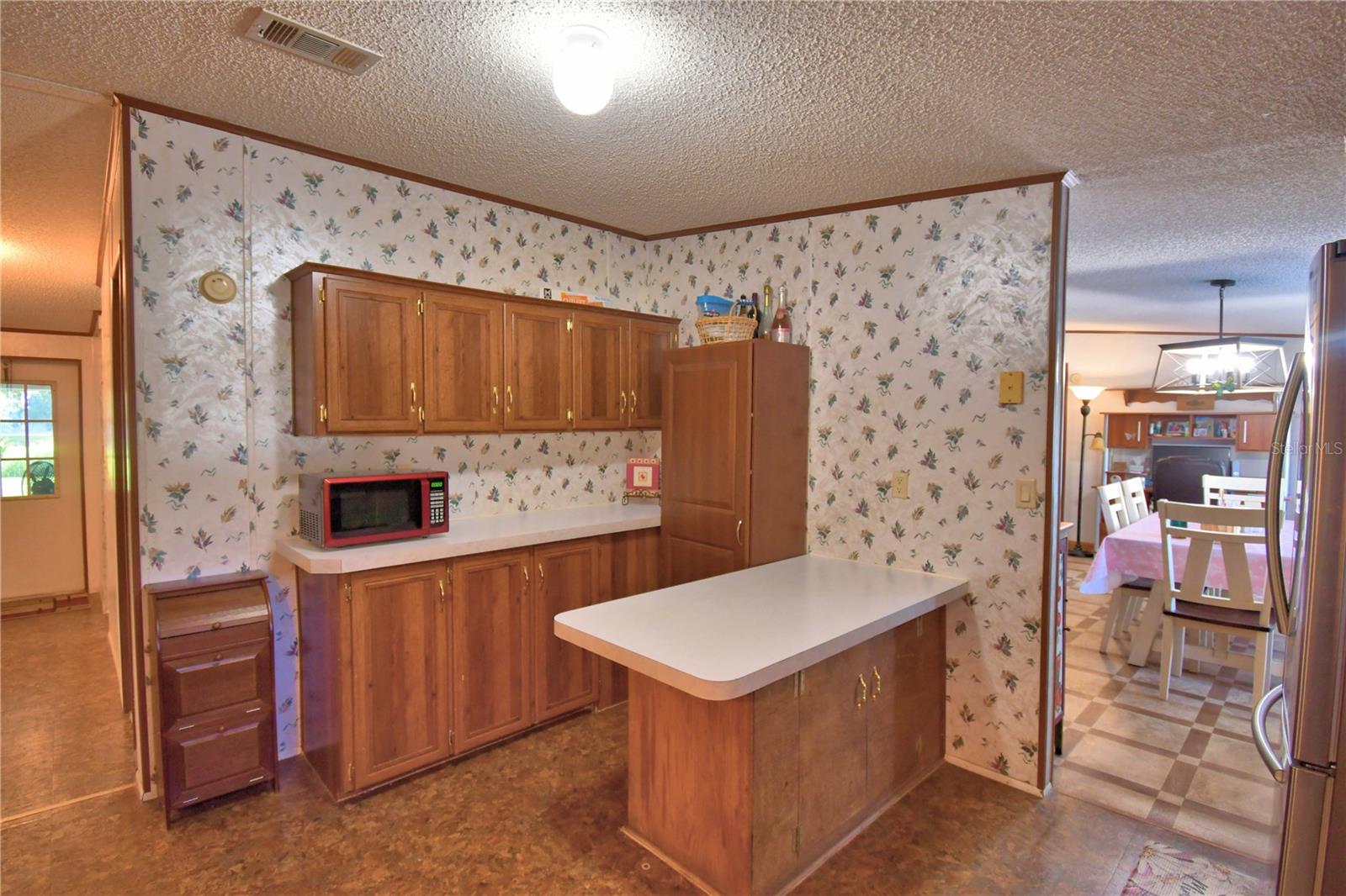 Image 17 of 63 For 2120 Helwyn Road
