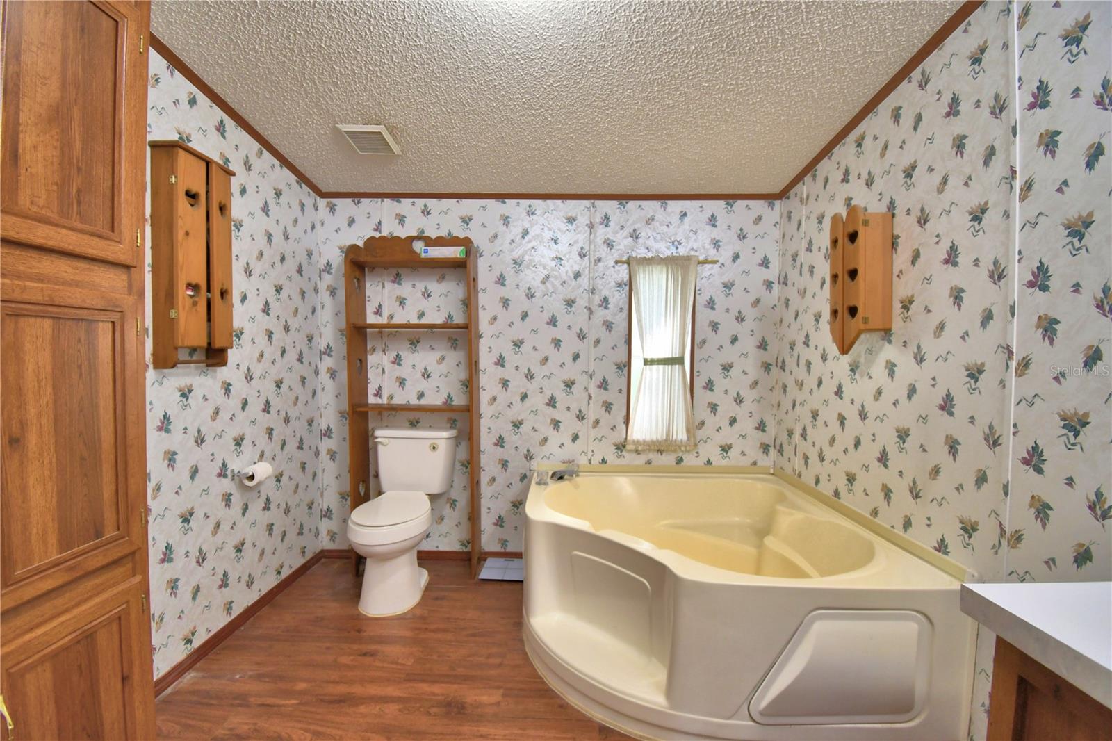 Image 30 of 63 For 2120 Helwyn Road