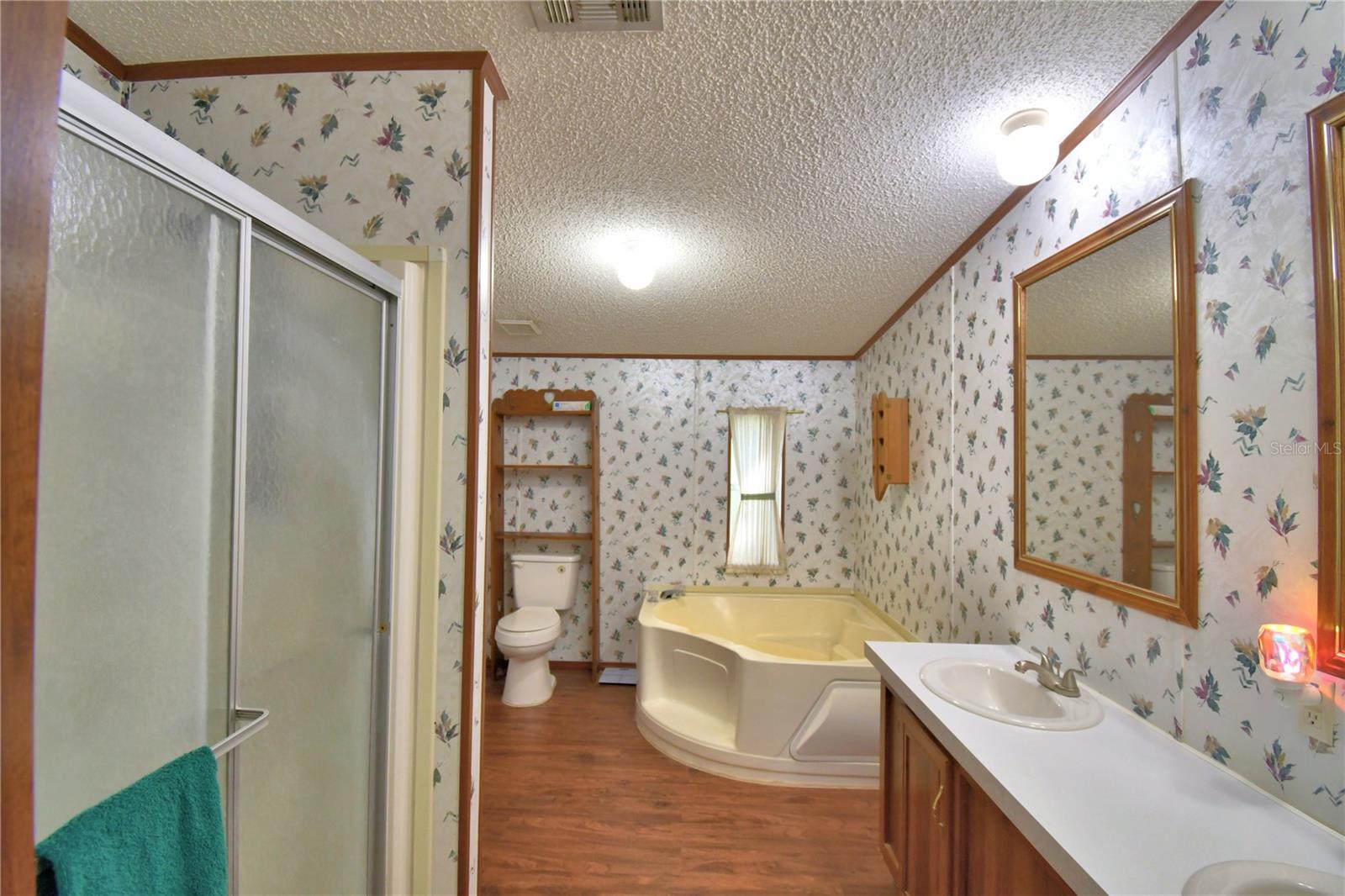 Image 31 of 63 For 2120 Helwyn Road
