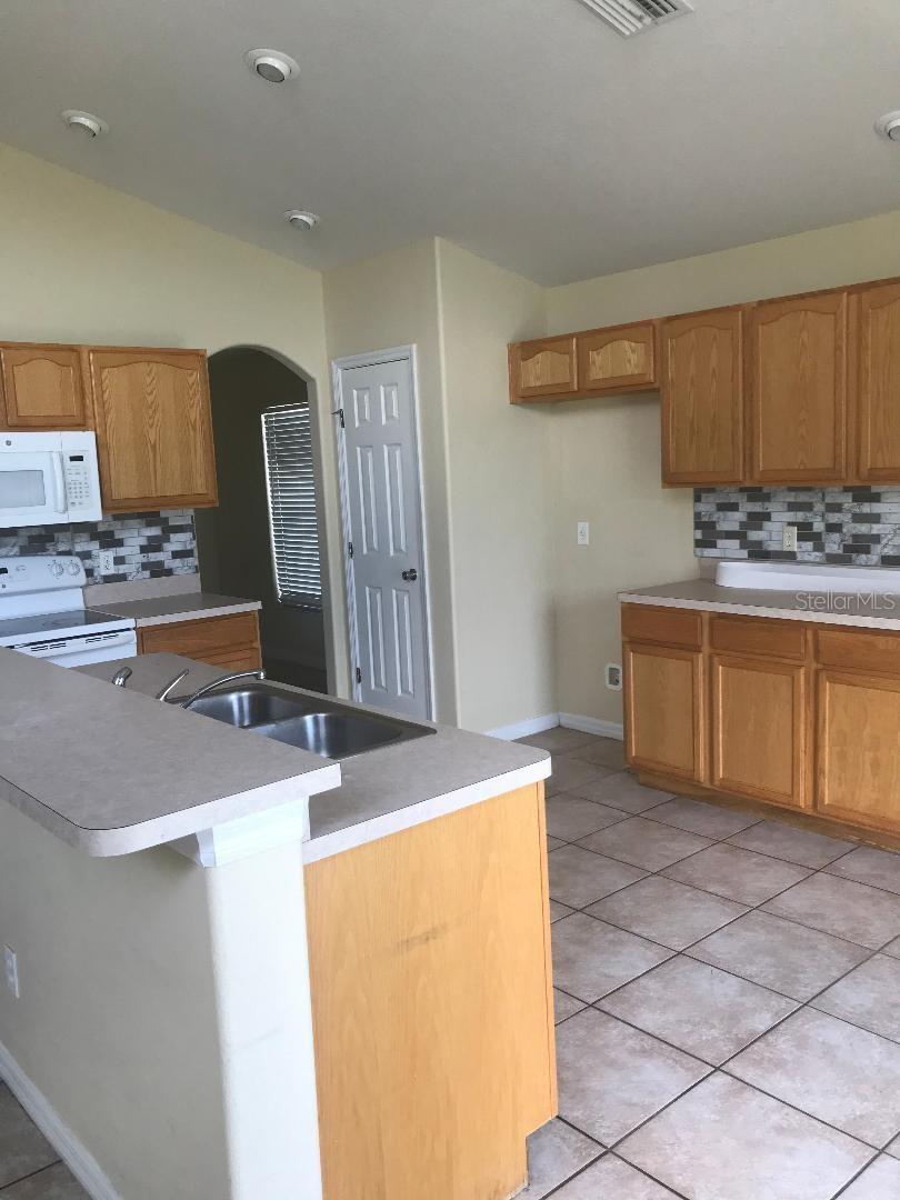 Image 3 of 11 For 2684 Porter Street