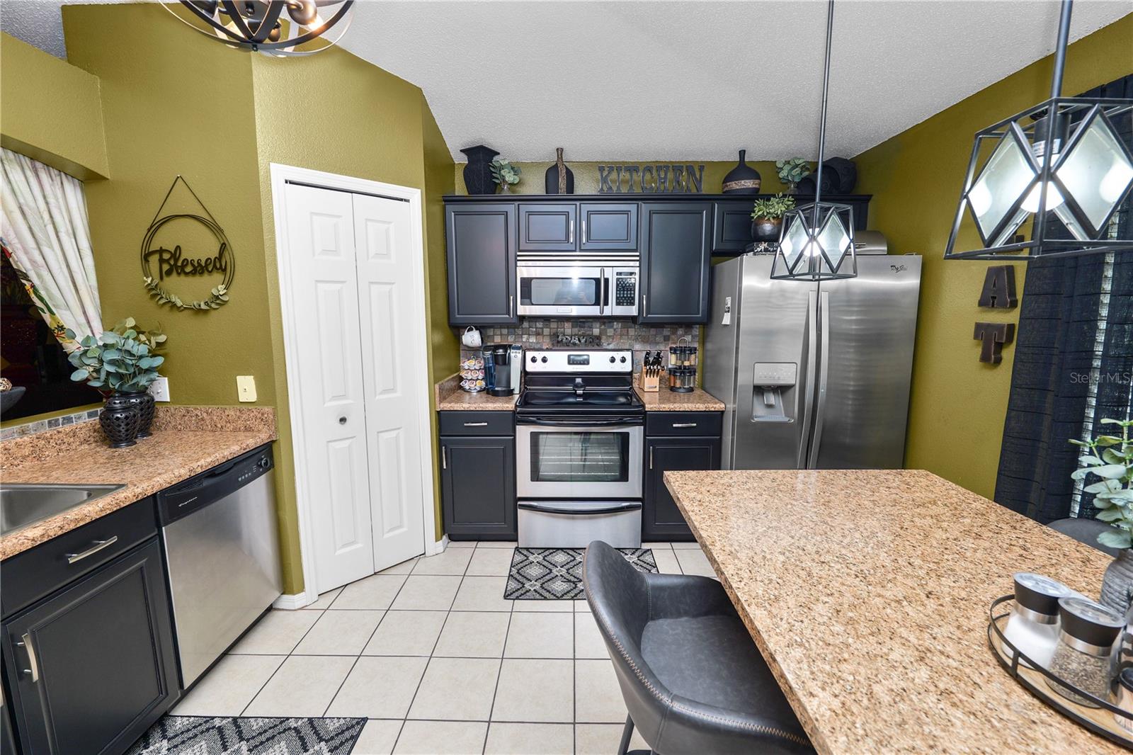 Image 23 of 68 For 1423 Country Chase Drive
