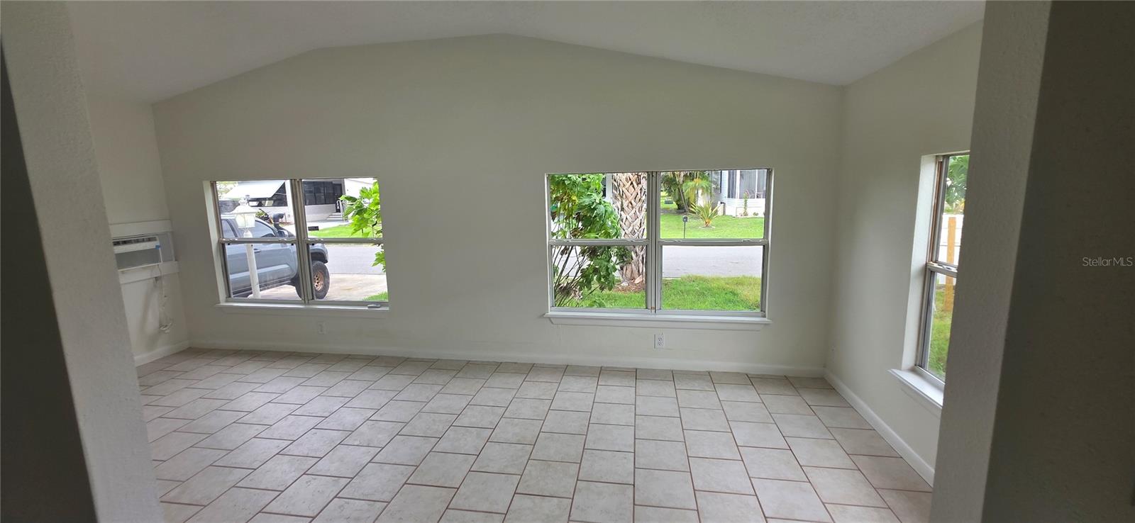 Image 16 of 28 For 315 Papaya Circle