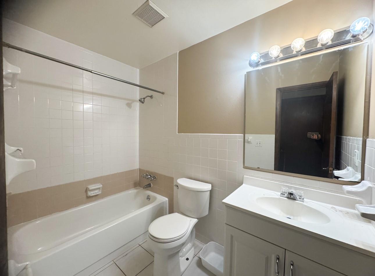 Image 7 of 7 For 7410 Orangeview Circle