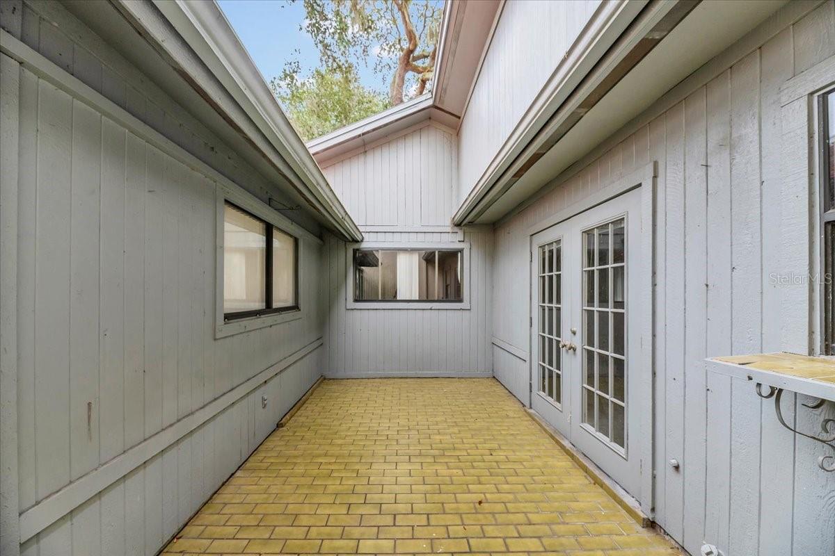 Image 27 of 34 For 6632 Sweetbriar Lane