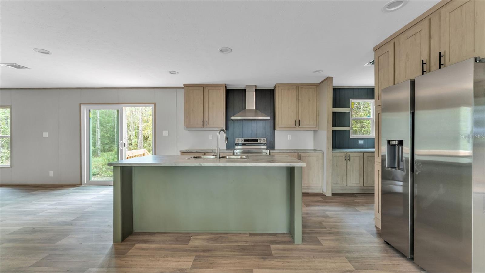 Image 11 of 51 For 15140 Commonwealth Avenue N