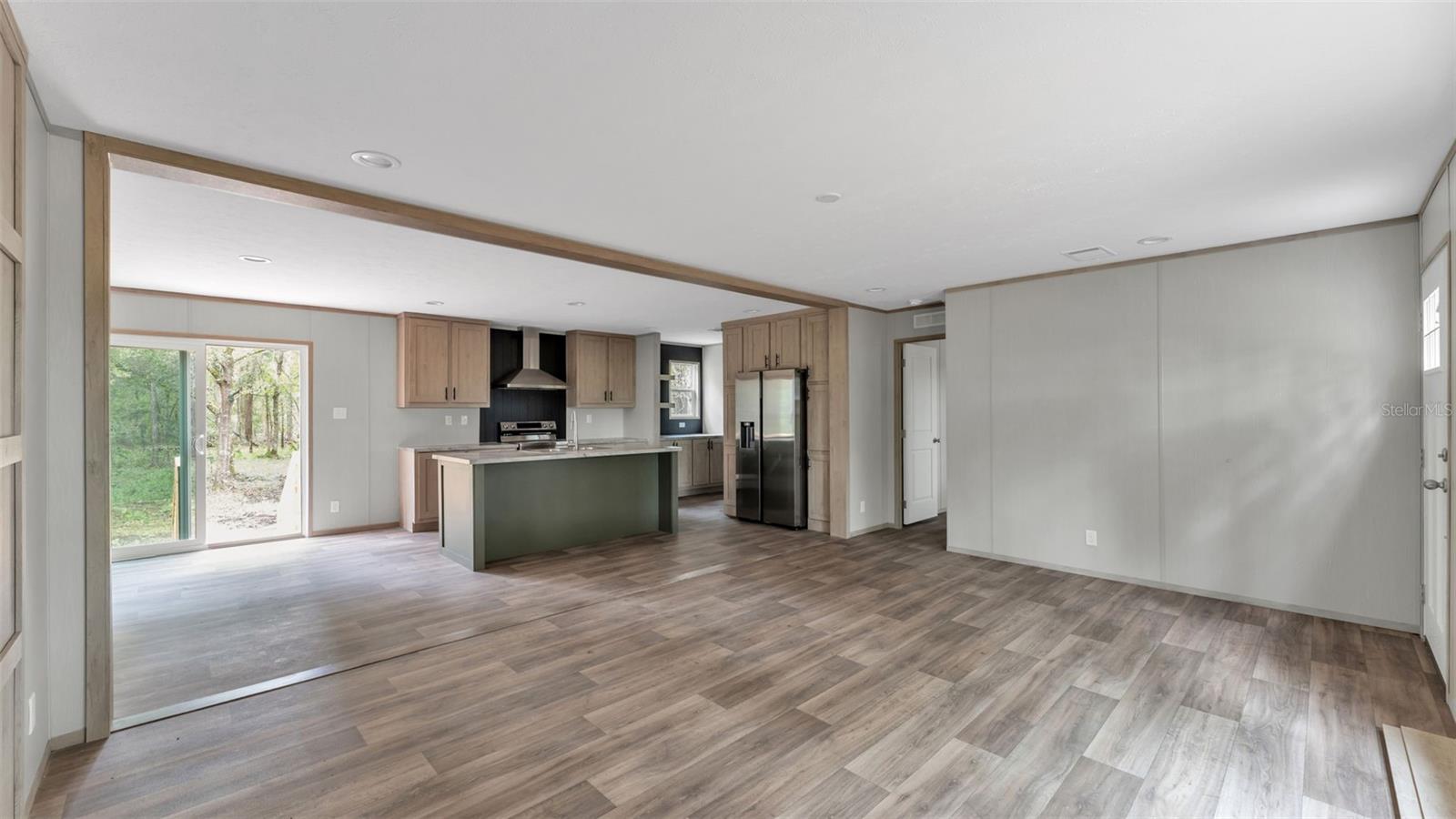 Image 17 of 51 For 15140 Commonwealth Avenue N