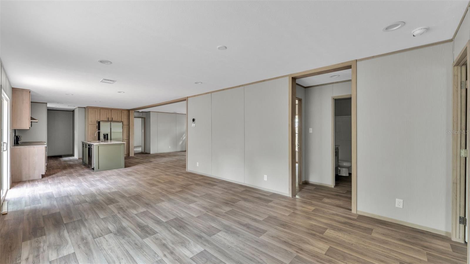 Image 19 of 51 For 15140 Commonwealth Avenue N