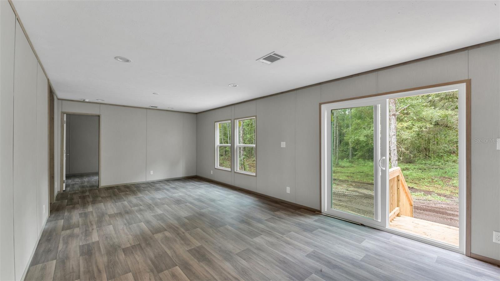 Image 20 of 51 For 15140 Commonwealth Avenue N