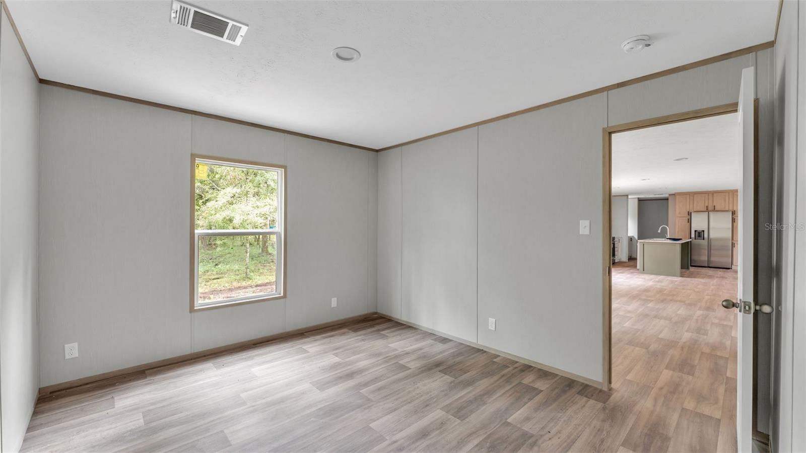Image 21 of 51 For 15140 Commonwealth Avenue N