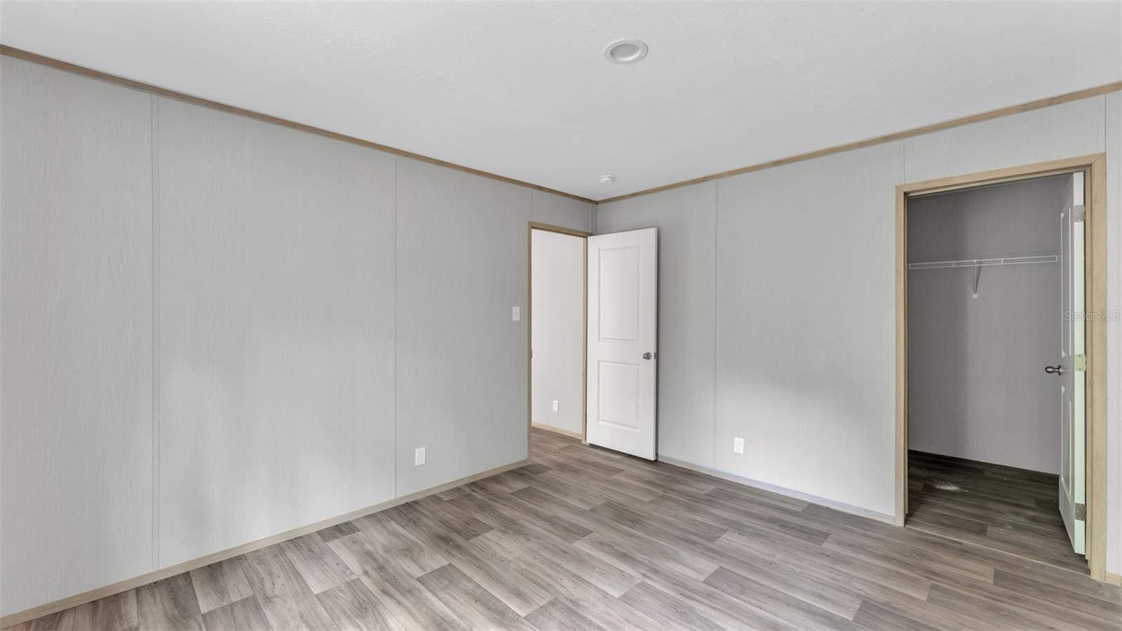 Image 23 of 51 For 15140 Commonwealth Avenue N