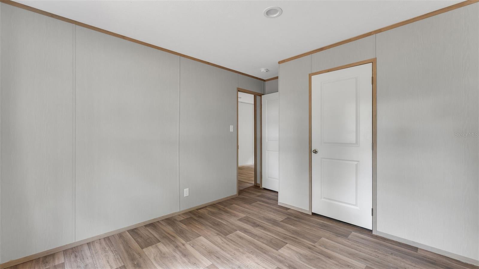 Image 24 of 51 For 15140 Commonwealth Avenue N