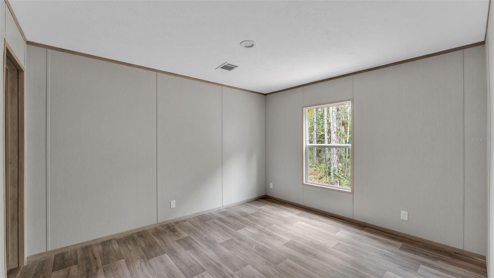 Image 26 of 51 For 15140 Commonwealth Avenue N