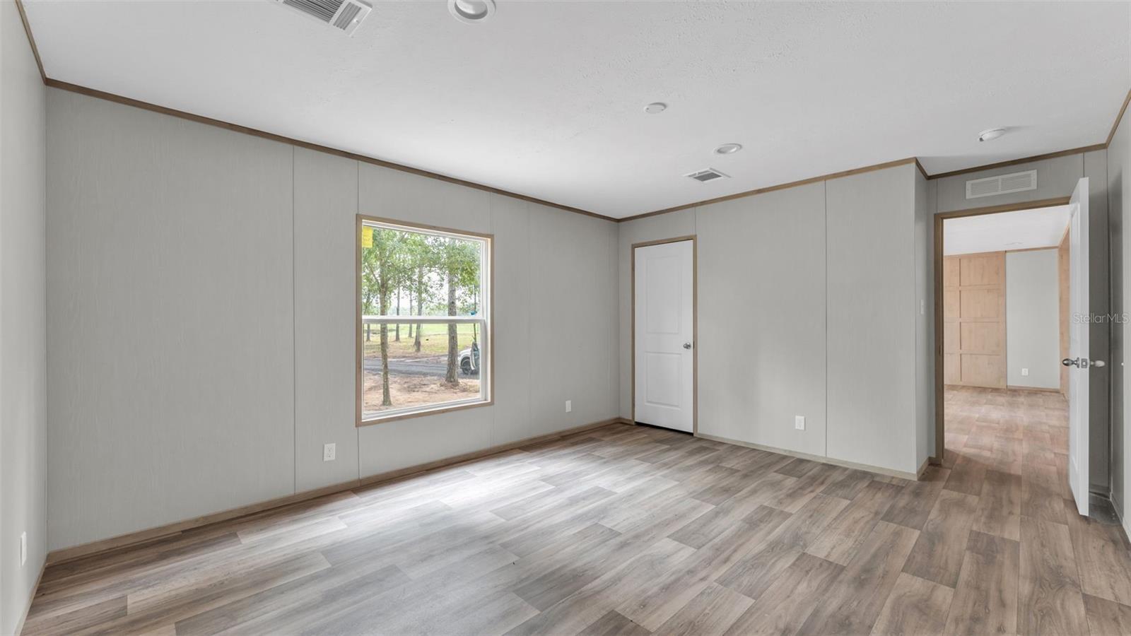 Image 32 of 51 For 15140 Commonwealth Avenue N