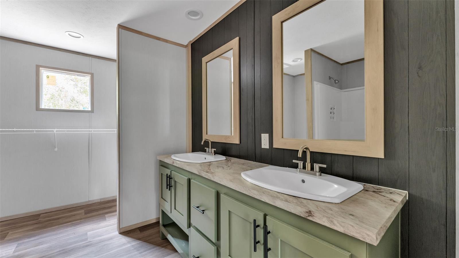 Image 33 of 51 For 15140 Commonwealth Avenue N